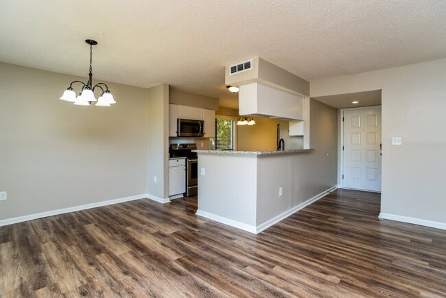 Building Photo - 7906 Greenside Ct