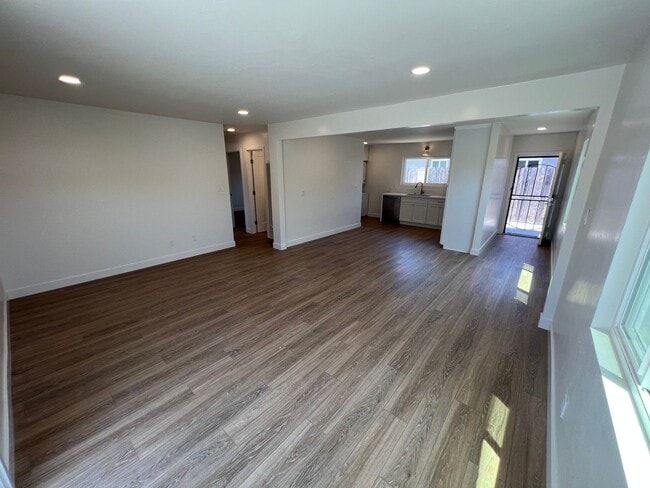 Building Photo - **Expertly Updated 2BDRM/1BTH** SCHEDULE A...