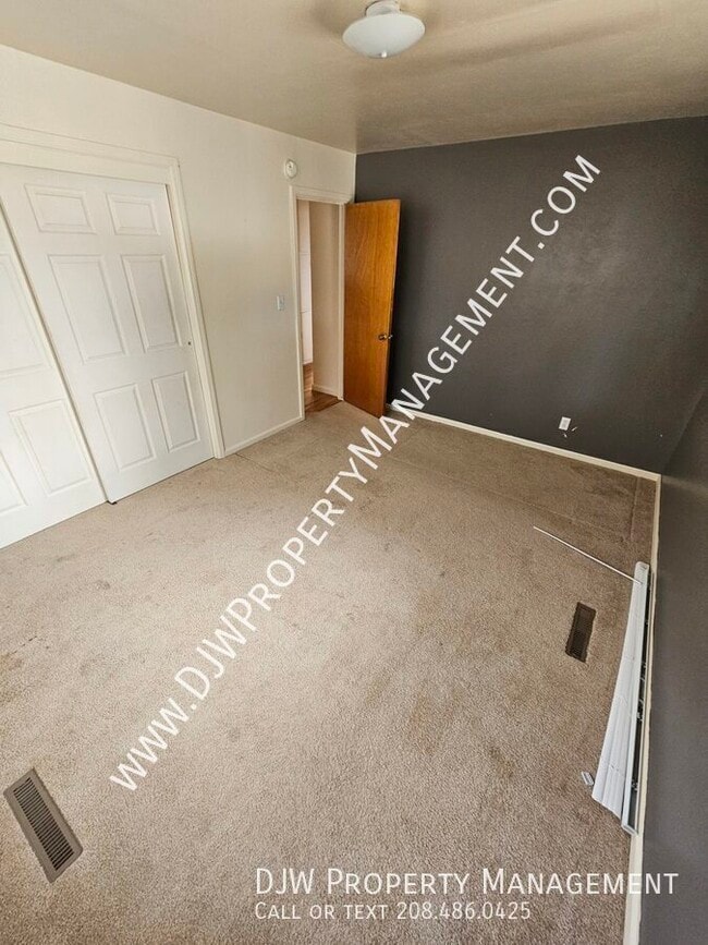 Building Photo - 7196 Edna Ln