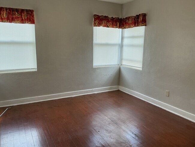 Building Photo - 3 Bed / 2 Bath Home in North Lakeland – Spacious Yard & Great Location