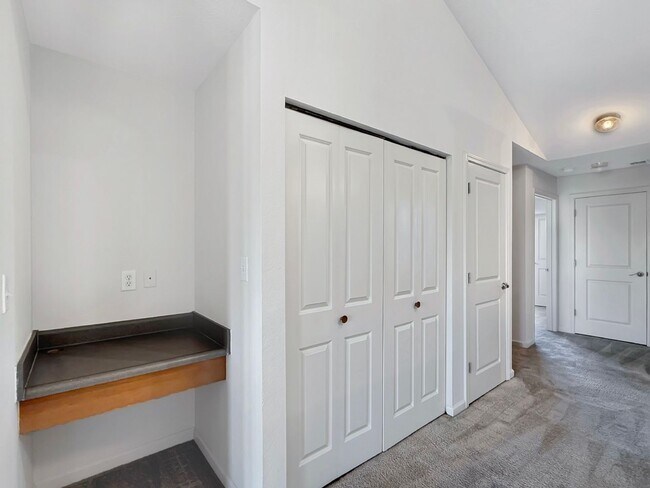 Building Photo - Luxurious Lakeside Living: Spacious 2-Bedr...