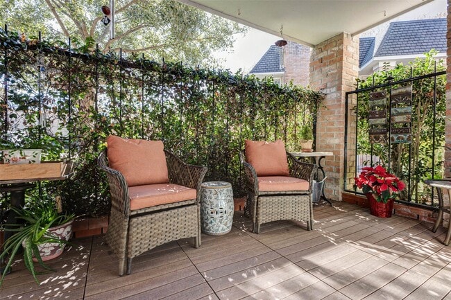 Building Photo - 2234 S Piney Point Rd