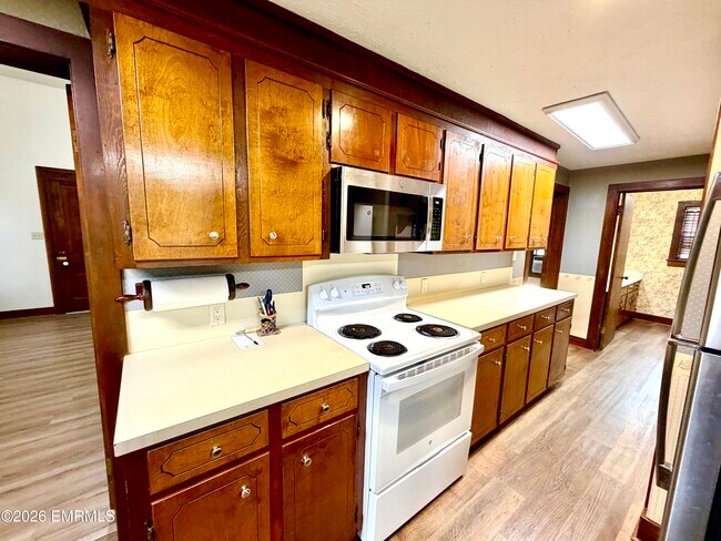 Building Photo - 8223 Center Hill Rd