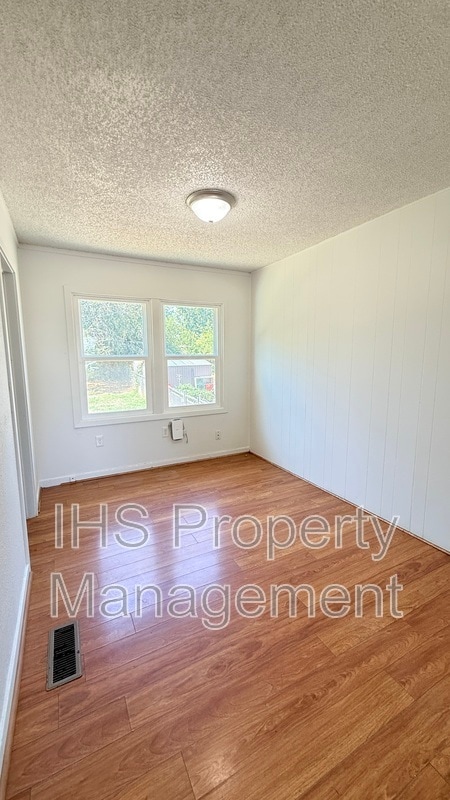 Building Photo - 1209 Stevens Dr
