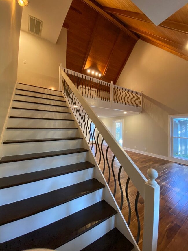 Building Photo - Unique Home in Perry