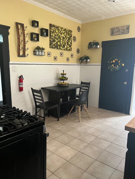 Eat in kitchen - 283 Clifton Ave