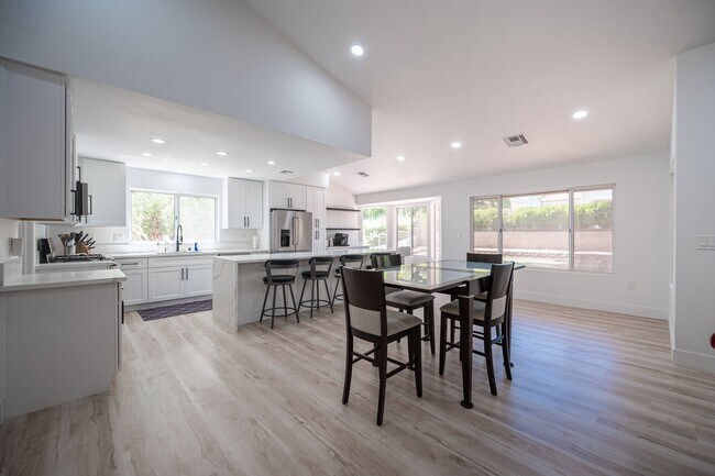 Building Photo - Sun CIty Summerlin 55+, Highly Upgraded, S...