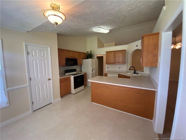 Building Photo - 6501 Ryefield Dr