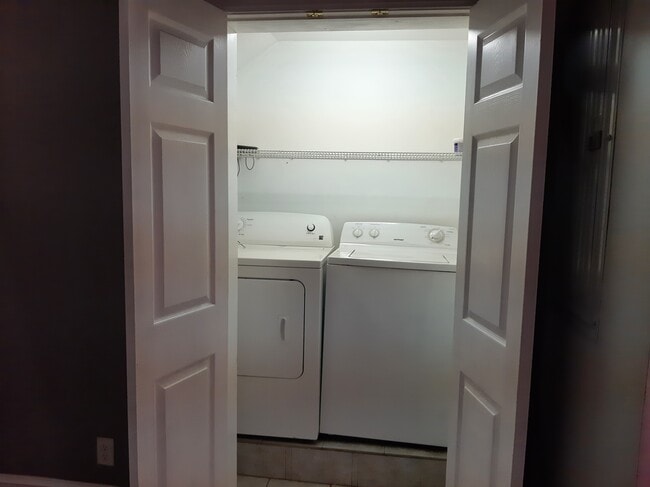 Washer / Dryer - 1430 Queen City Ave