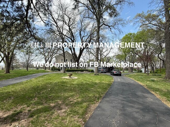 Building Photo - 1314 W Red Bridge Rd