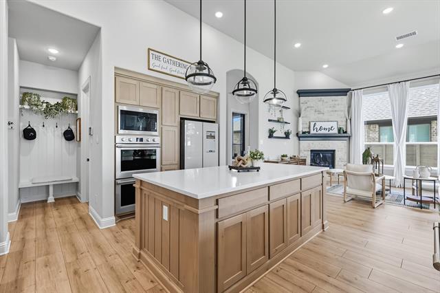 Building Photo - 2016 Strolling Wy