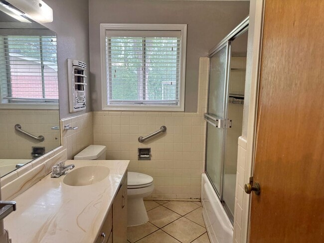 Building Photo - For Rent – Spacious Home Next to Spring Lake Park!