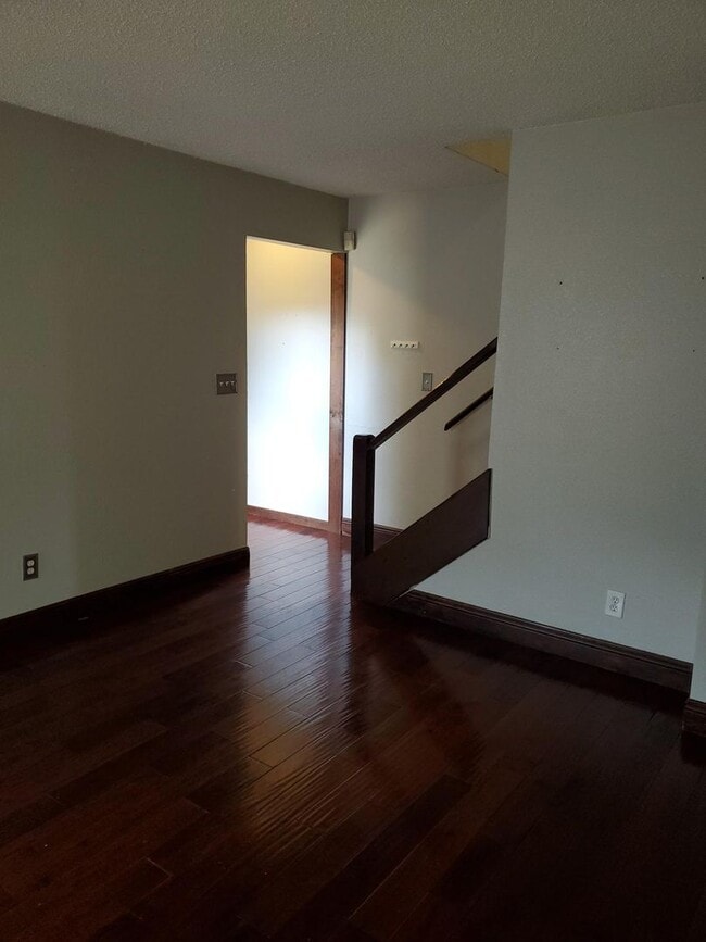 Building Photo - 936 S Longfellow St