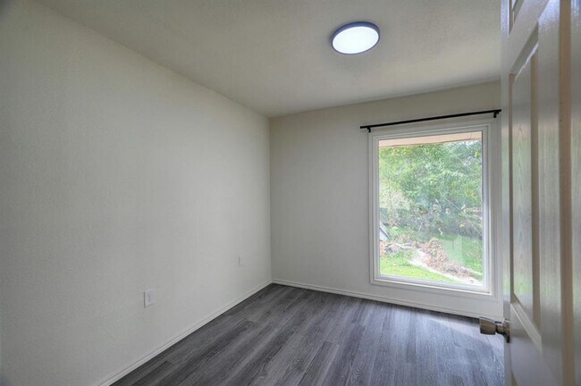 Building Photo - 9574 Darkwood St