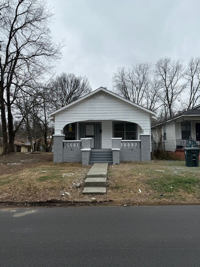 Building Photo - Remodeled 3 BR in North Birmingham