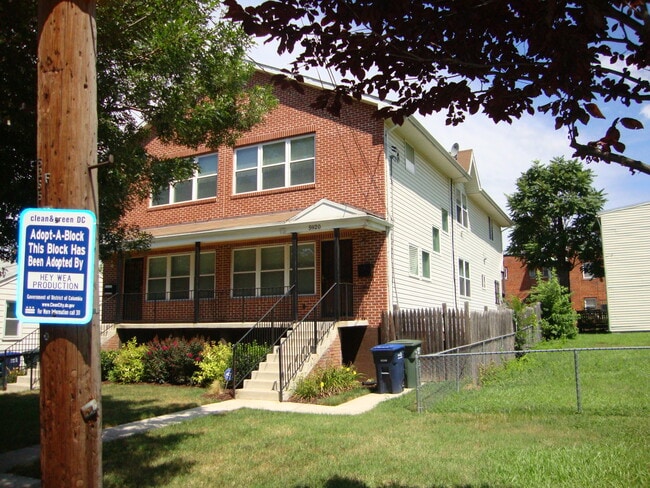 Front view - 5920 Clay St NE