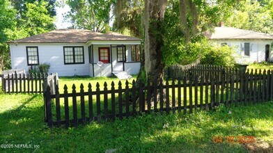 Building Photo - 6123 Lynnwood Ave
