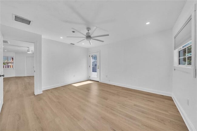 Building Photo - 314 W Frances Ave