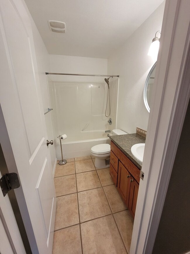 Building Photo - Well Maintained Family Home in Clarkston Heights