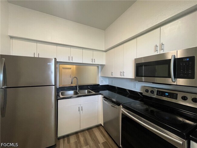 Building Photo - 8555 Bernwood Cove Loop