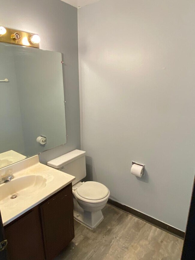 Building Photo - 161 N Waters Edge Dr