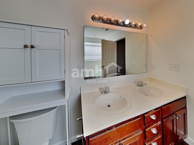 Building Photo - 625 Latimer Way