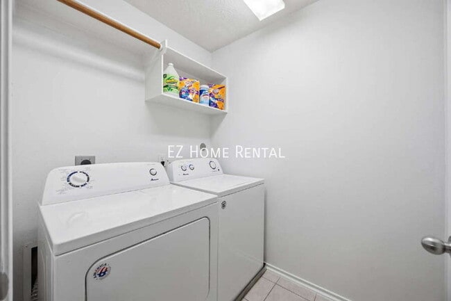 Building Photo - 8813 Elm Drake Ln