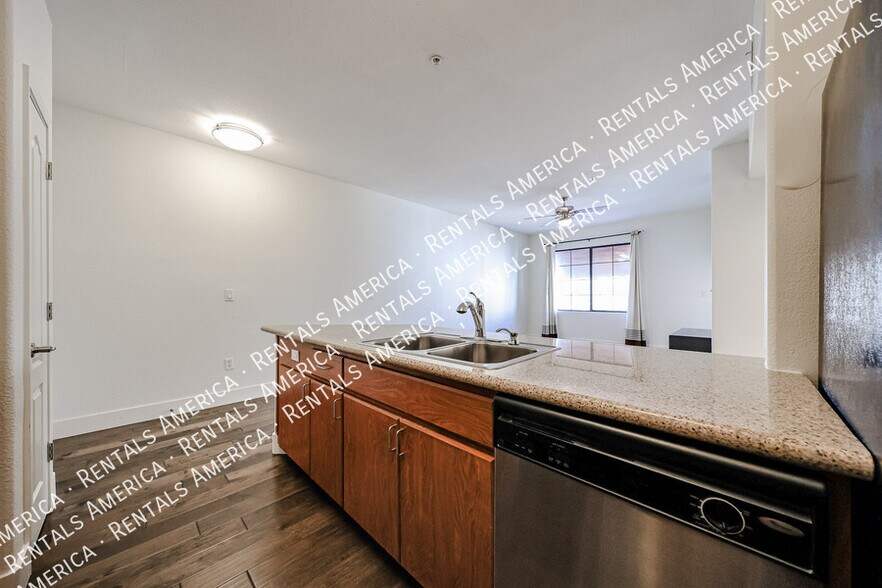 Building Photo - 5302 E Van Buren St