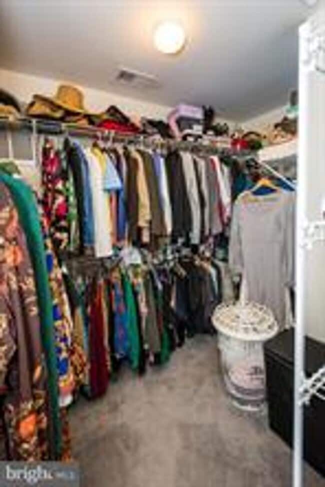 Building Photo - COMING SOON! June 1st - Beautiful Townhouse with 3rd Floor Master Suite!