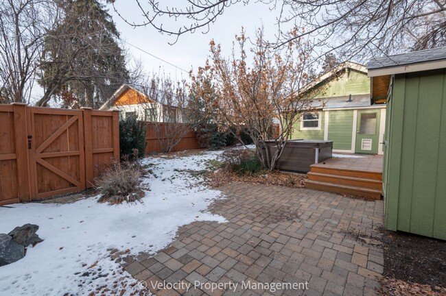 Building Photo - Beautiful Westside Home