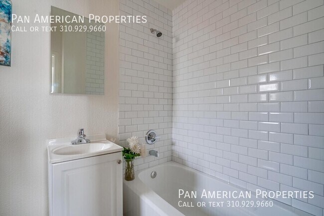 Building Photo - 6621 1/4 Crenshaw Blvd.-