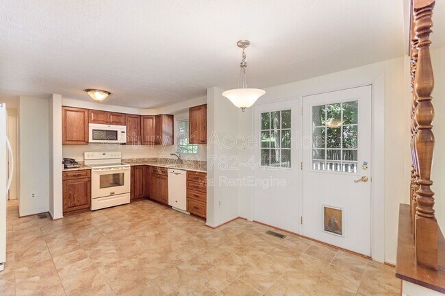 Building Photo - 7690 Middle Valley Dr