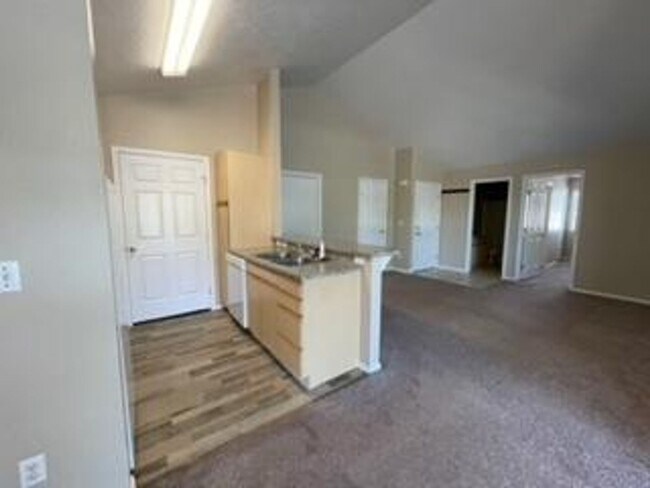 Building Photo - 213 N Avenger Ln