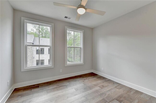 Building Photo - 375 Chiswick Cir