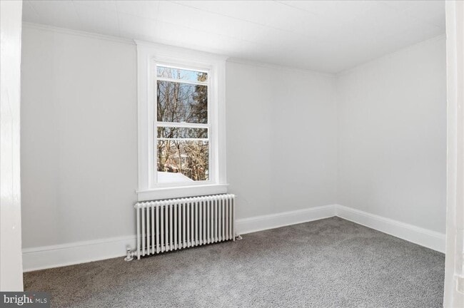 Building Photo - 819 E Marion St