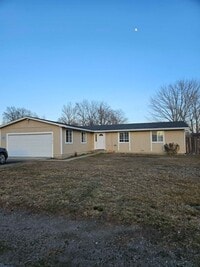 Building Photo - $1700 A MONTH - 3 BEDROOM 2 BATH HOME IN LEAVITT LAKE