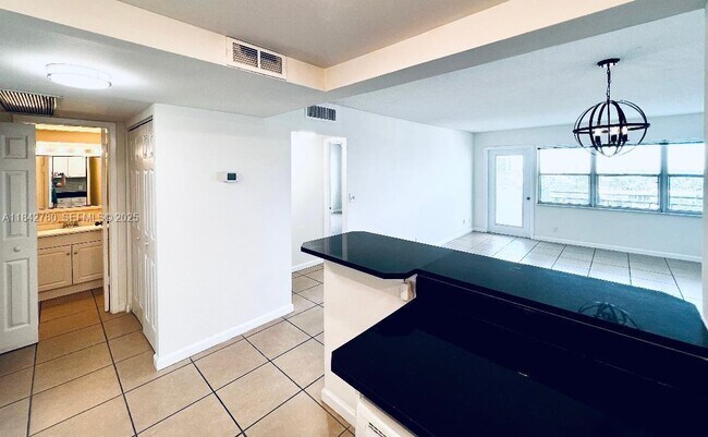 Building Photo - 401 Golden Isles Dr