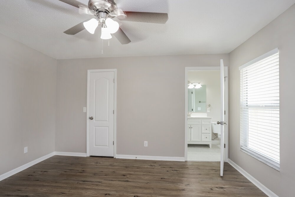 Building Photo - 5910 Erhardt Dr