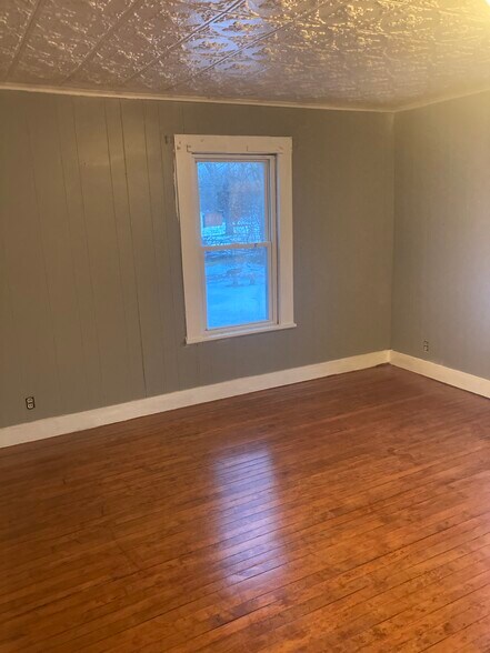 Building Photo - 87 S Main St