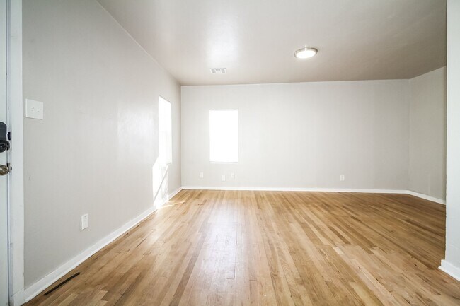 Building Photo - 206 W Kittyhawk Dr