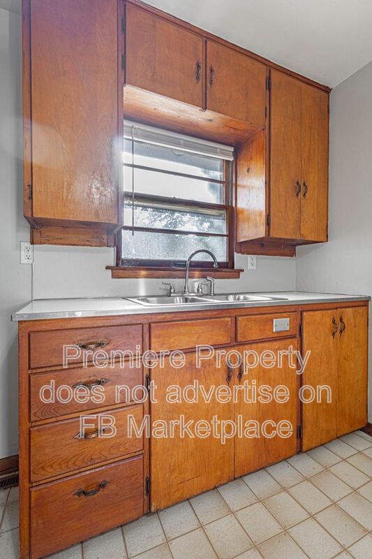 Building Photo - 1139 S Haden St
