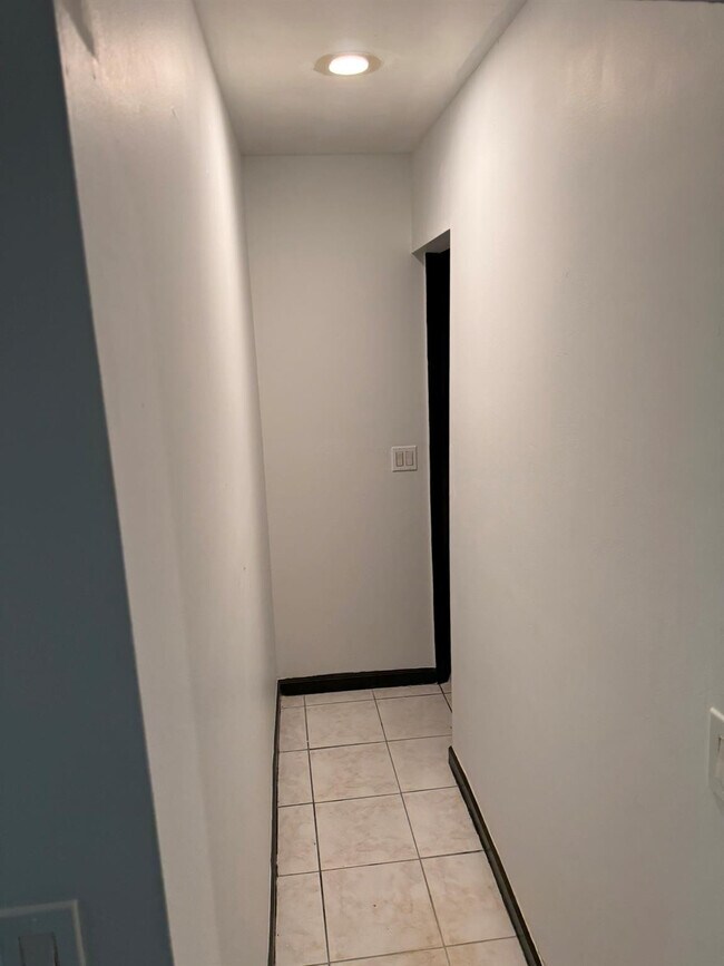 Building Photo - 429 NW 15th Ave