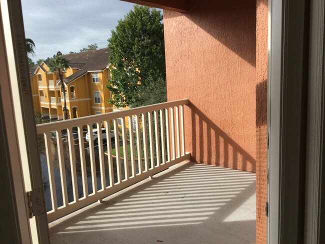 Building Photo - 2Bdrm 2Bath Condo -- Gated Community of Mi...