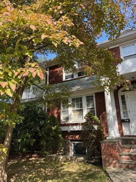 Building Photo - 10 Elmwood Ave