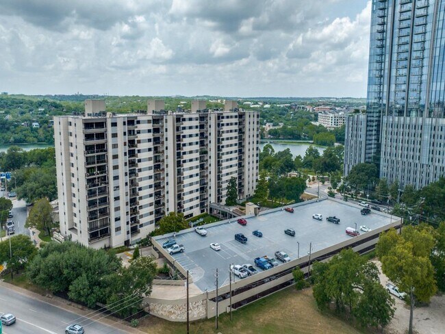 Building Photo - 40 N Interstate Hwy 35