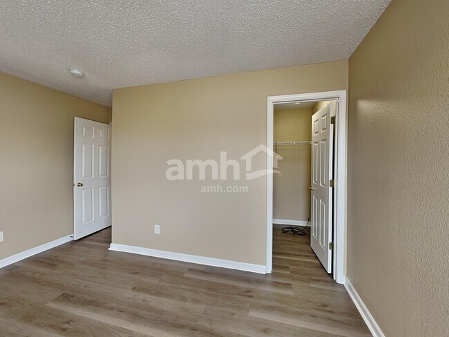 Building Photo - 5440 Shamus Dr