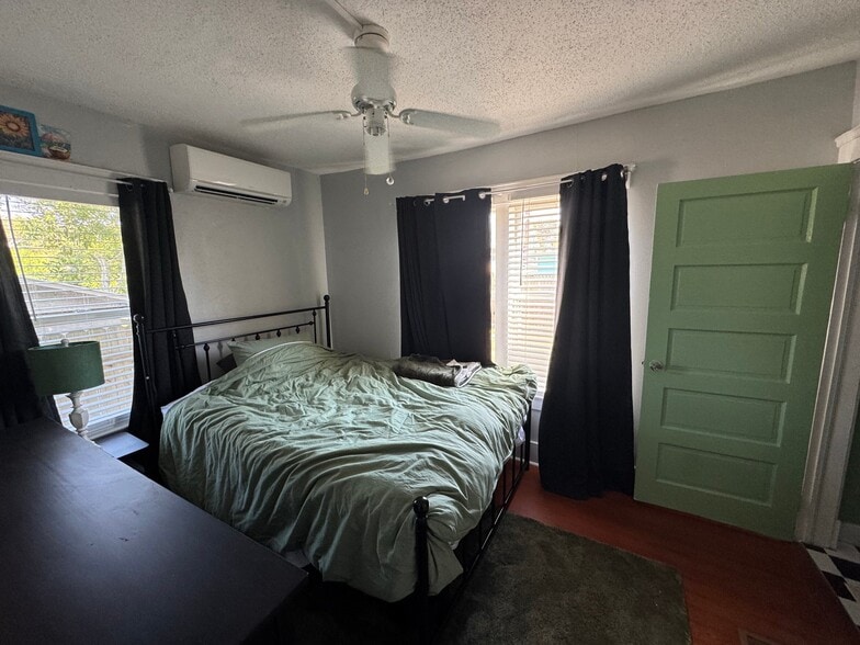 Building Photo - 328 Manhattan Ave