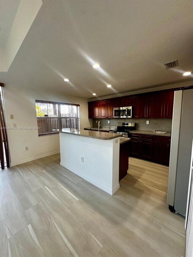 Building Photo - 15205 SW 30th Terrace