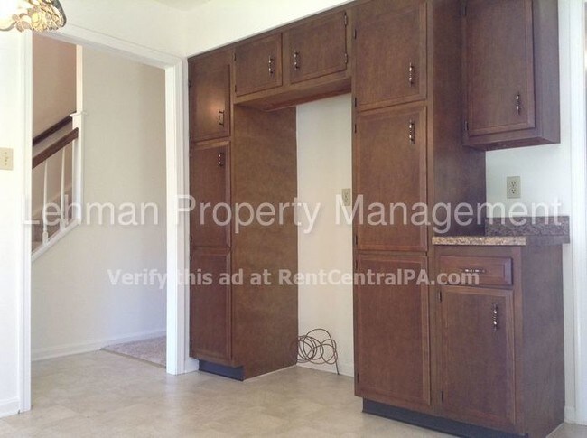Building Photo - 836 Allenview Dr