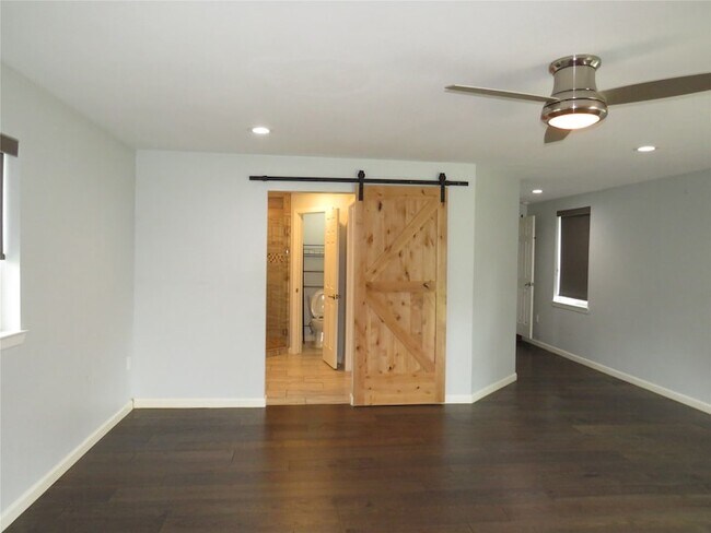 Building Photo - 1026 Thomas St